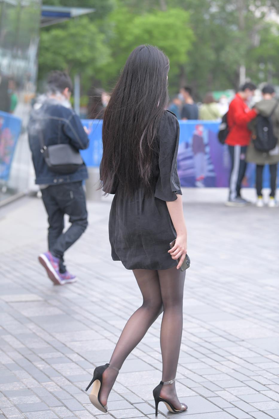 图片[1]-精选精选街拍作品 NO.1573 红石街拍作品 – 又遇黑丝美女[21P]-草丛看图