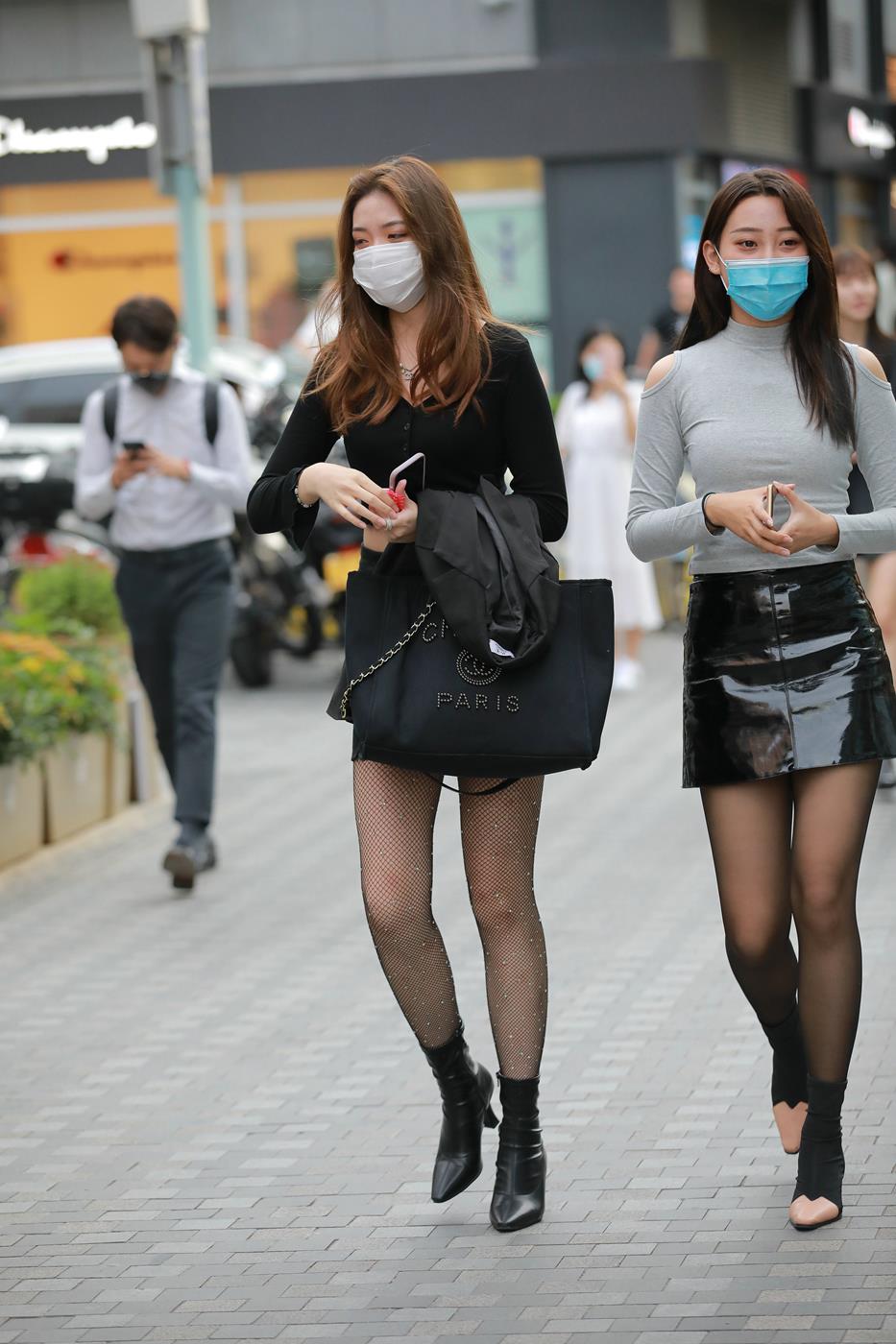 图片[6]-精选魔镜街拍 NO.125 黑丝黑网好闺蜜 [48P]-草丛看图