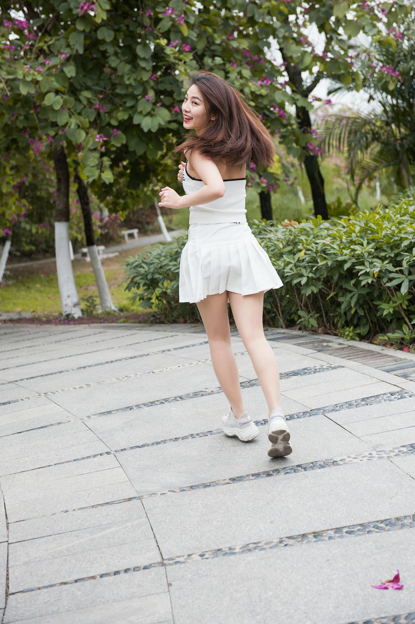 图片[8]-精选魔镜街拍 NO.120 吊带短裙姓感肉丝小解解 [48P]-草丛看图