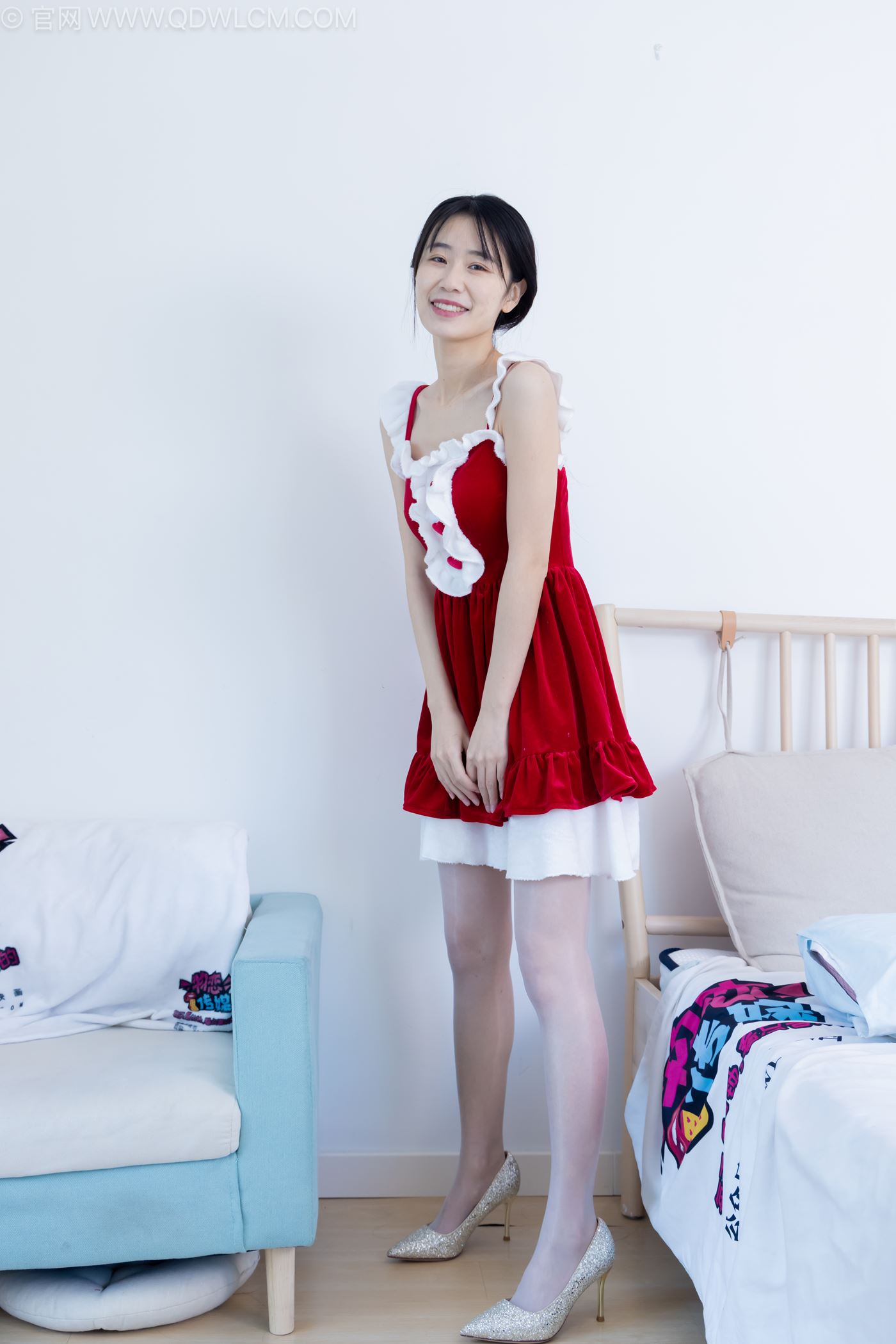 图片[3]-精选勿恋传媒 NO.2237 菜菜-高跟鞋、油亮薄白丝、裸足、草莓和酸奶裸足摆盘剧情[230P]-草丛看图