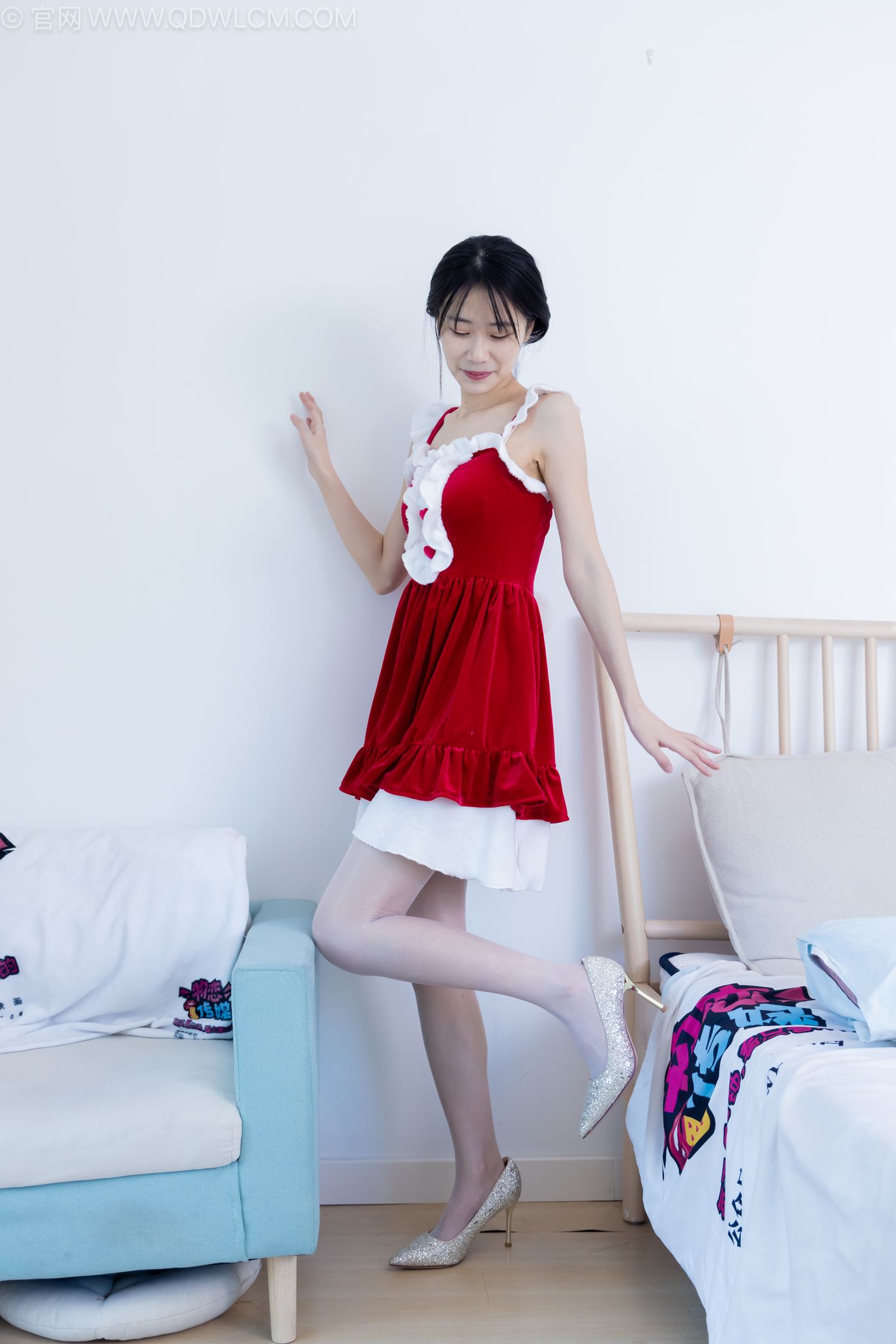 图片[4]-精选勿恋传媒 NO.2237 菜菜-高跟鞋、油亮薄白丝、裸足、草莓和酸奶裸足摆盘剧情[230P]-草丛看图