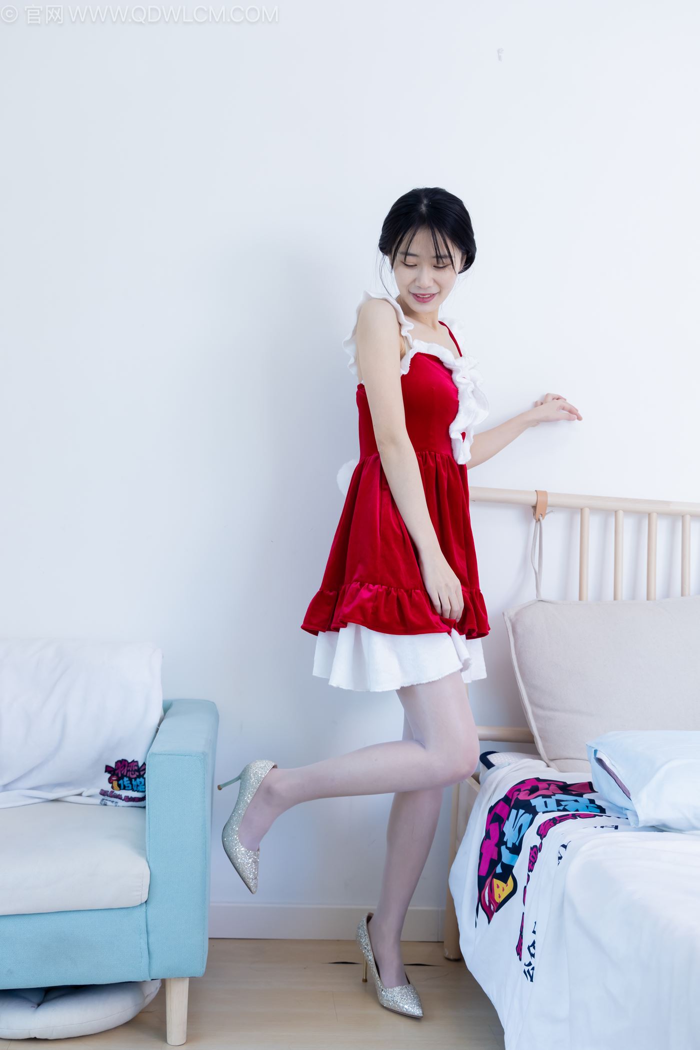 图片[8]-精选勿恋传媒 NO.2237 菜菜-高跟鞋、油亮薄白丝、裸足、草莓和酸奶裸足摆盘剧情[230P]-草丛看图