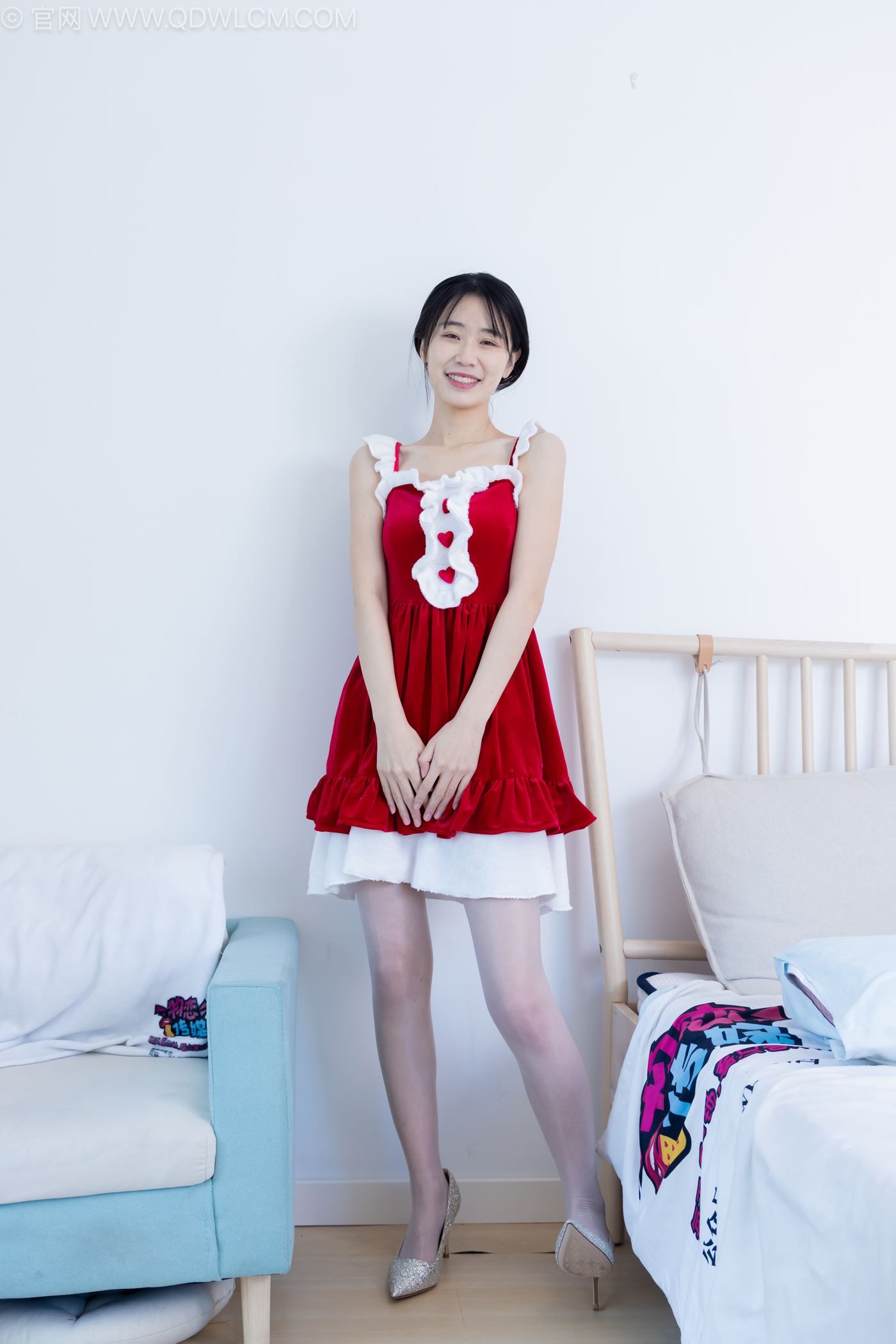 图片[1]-精选勿恋传媒 NO.2237 菜菜-高跟鞋、油亮薄白丝、裸足、草莓和酸奶裸足摆盘剧情[230P]-草丛看图