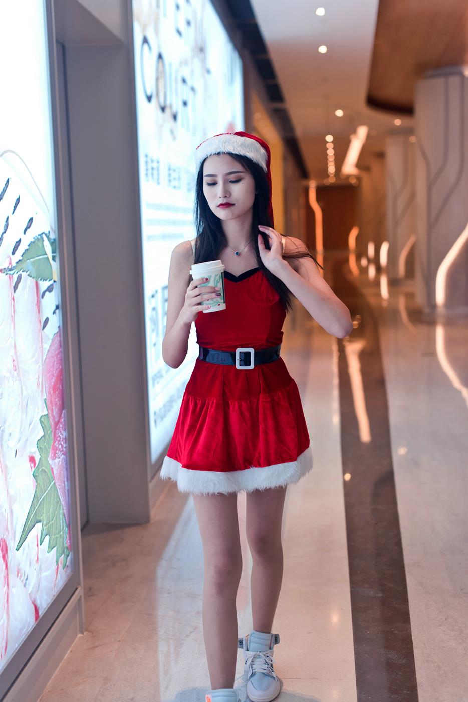 图片[1]-精选魔镜街拍 NO.124 寒风中的极品肉丝圣诞美仁婷婷 [56P]-草丛看图