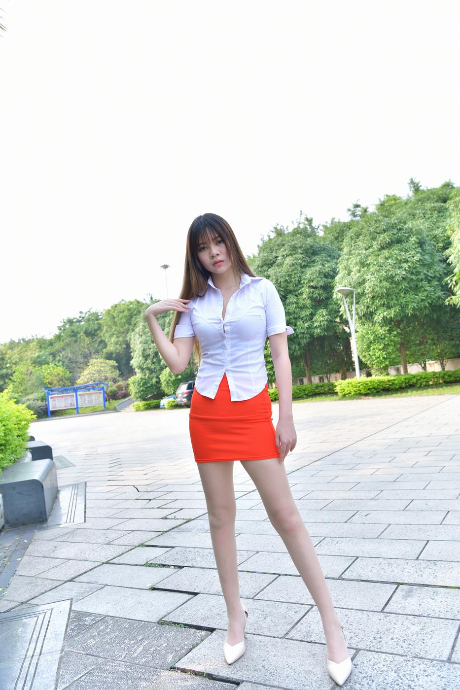 图片[2]-精选魔镜街拍 NO.150 极致佑惑的红色包臀短裙少妇 [339P]-草丛看图