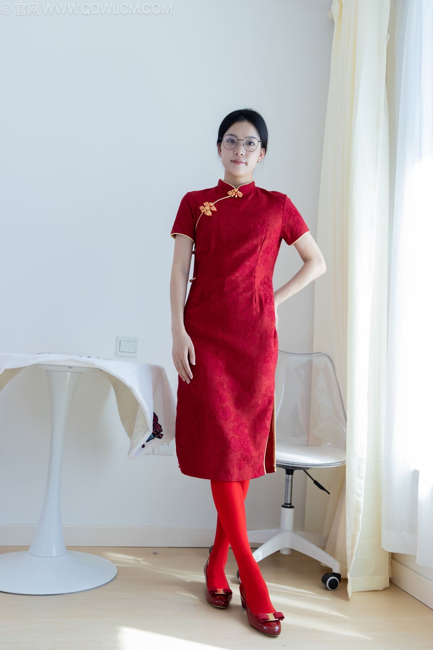 图片[4]-精选勿恋传媒 NO.2236 茯苓-红色低跟鞋、厚款红色丝、皮筋绑脚老头乐挠脚剧情[96P]-草丛看图