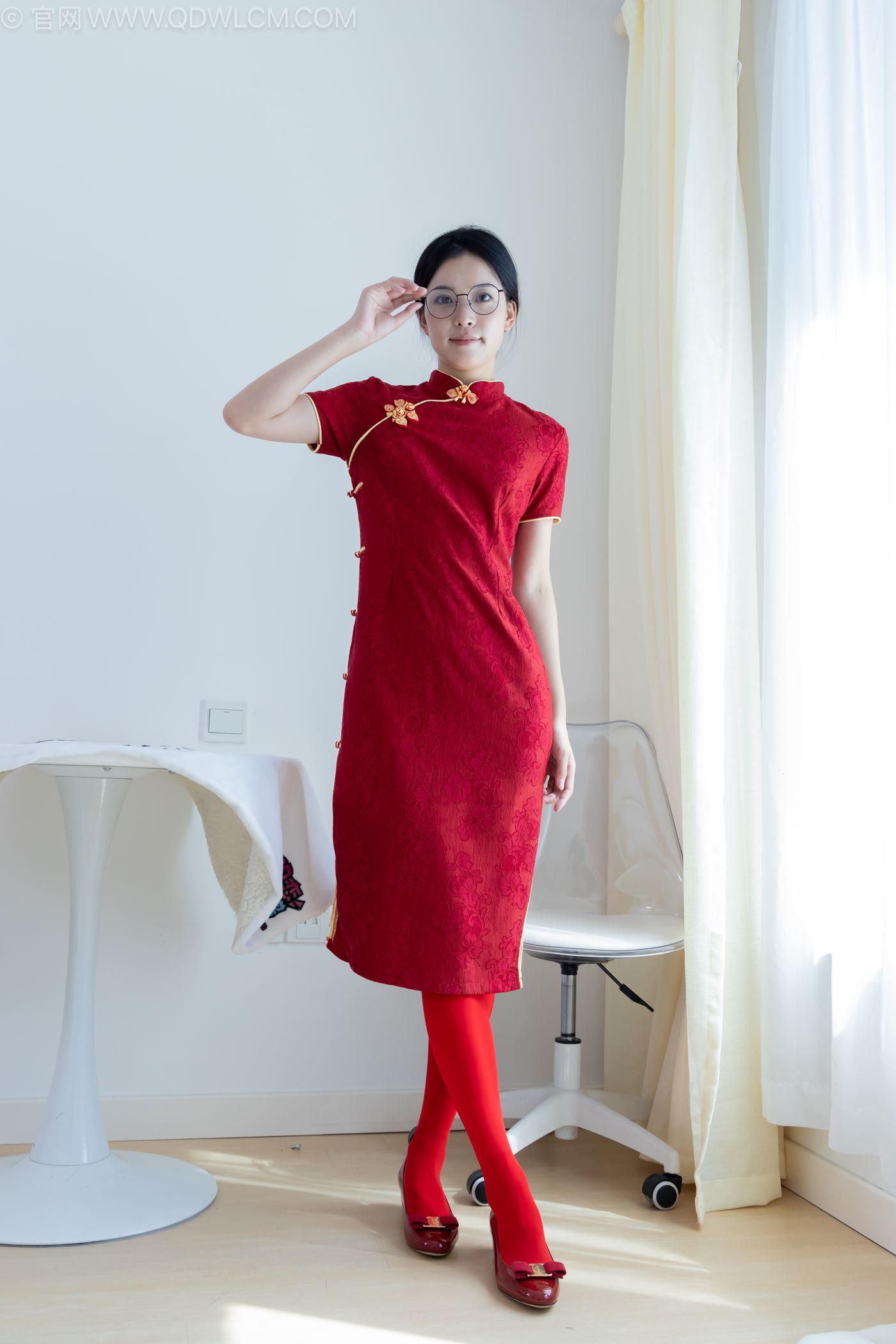 图片[5]-精选勿恋传媒 NO.2236 茯苓-红色低跟鞋、厚款红色丝、皮筋绑脚老头乐挠脚剧情[96P]-草丛看图