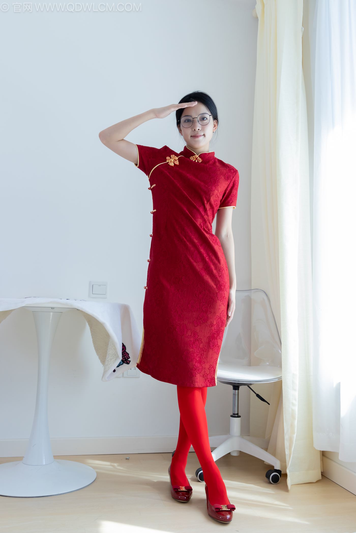 图片[6]-精选勿恋传媒 NO.2236 茯苓-红色低跟鞋、厚款红色丝、皮筋绑脚老头乐挠脚剧情[96P]-草丛看图