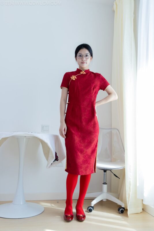 精选勿恋传媒 NO.2236 茯苓-红色低跟鞋、厚款红色丝、皮筋绑脚老头乐挠脚剧情[96P]-草丛看图