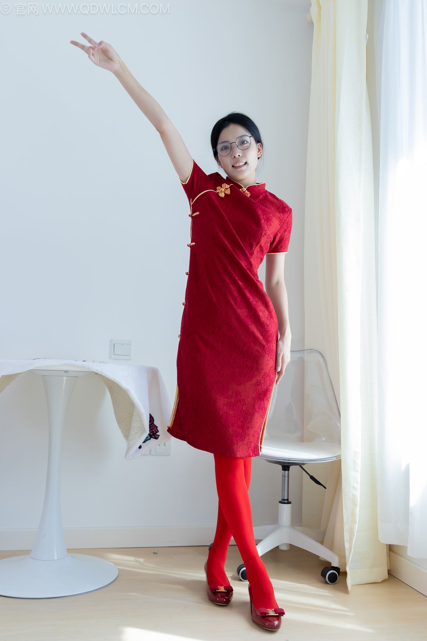 图片[7]-精选勿恋传媒 NO.2236 茯苓-红色低跟鞋、厚款红色丝、皮筋绑脚老头乐挠脚剧情[96P]-草丛看图