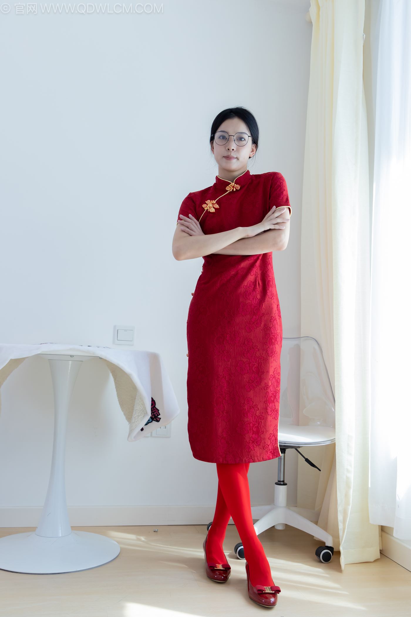 图片[8]-精选勿恋传媒 NO.2236 茯苓-红色低跟鞋、厚款红色丝、皮筋绑脚老头乐挠脚剧情[96P]-草丛看图