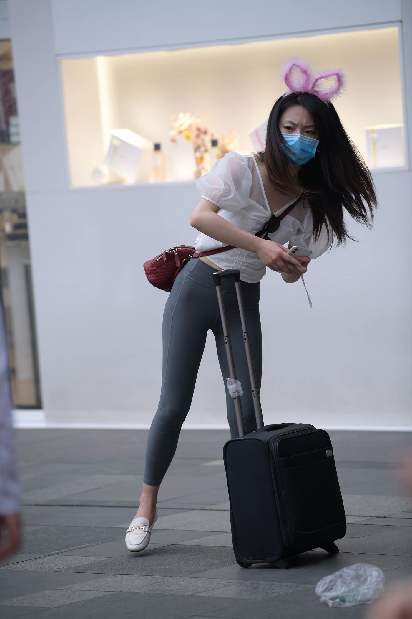 图片[2]-精选魔镜街拍 NO.054 街拍仅身裤小解解 [44P]-草丛看图