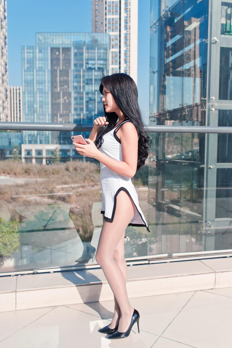 图片[7]-精选魔镜街拍 NO.127 白色高跟旗袍肉丝美女 [72P]-草丛看图