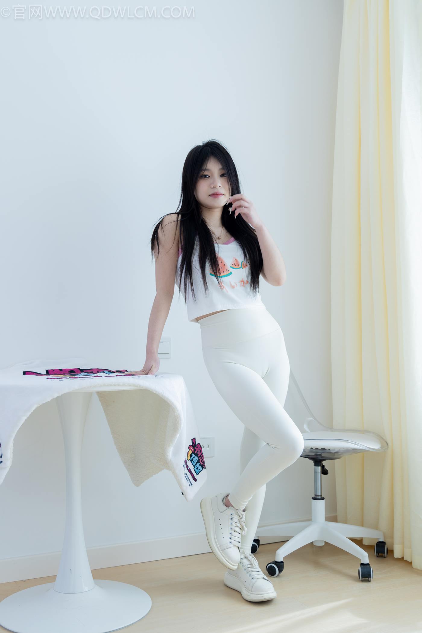 图片[4]-精选勿恋传媒 NO.2276 闪闪-板鞋、白船袜、蓝船袜、裸足[142P]-草丛看图