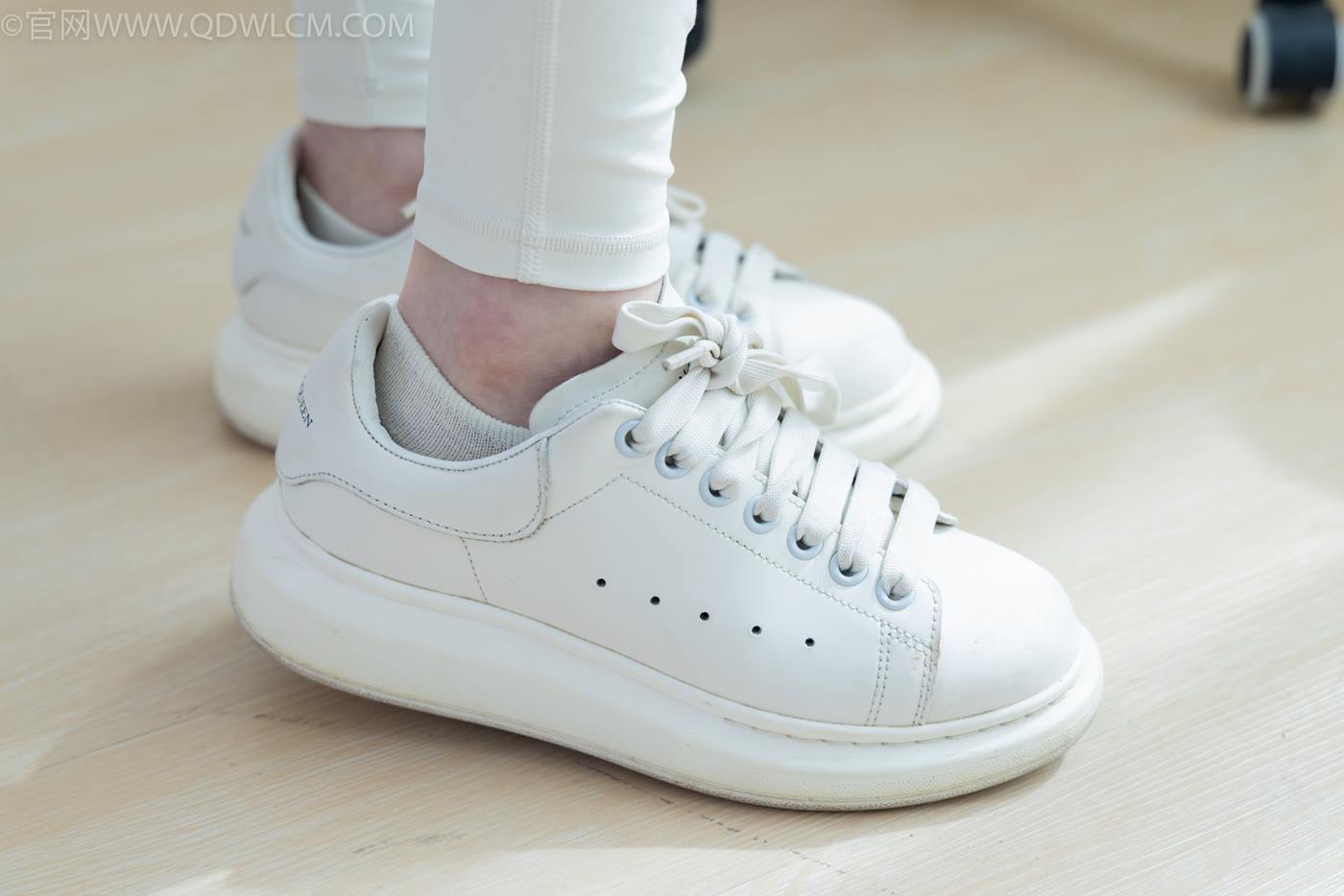 图片[5]-精选勿恋传媒 NO.2276 闪闪-板鞋、白船袜、蓝船袜、裸足[142P]-草丛看图