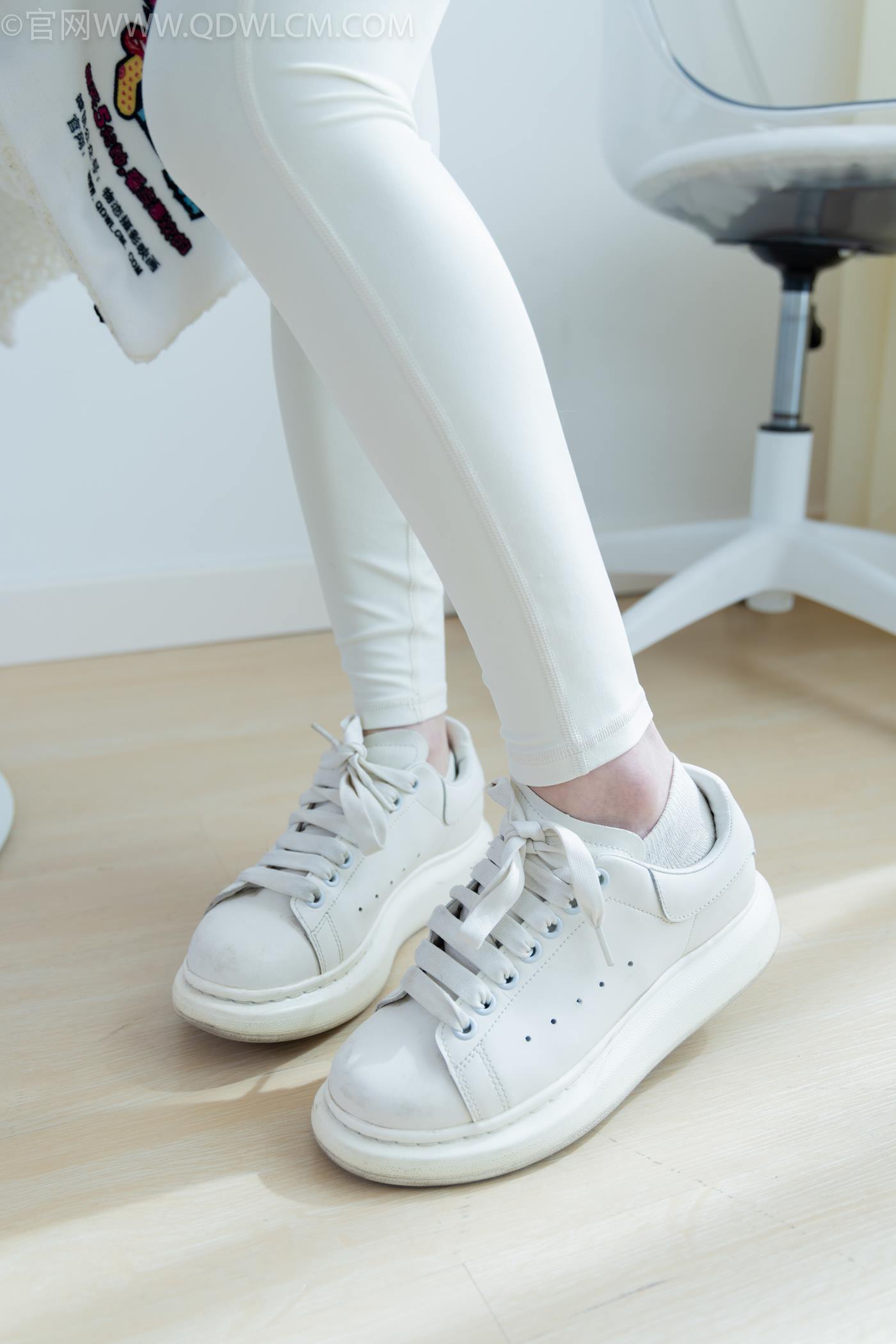 图片[7]-精选勿恋传媒 NO.2276 闪闪-板鞋、白船袜、蓝船袜、裸足[142P]-草丛看图