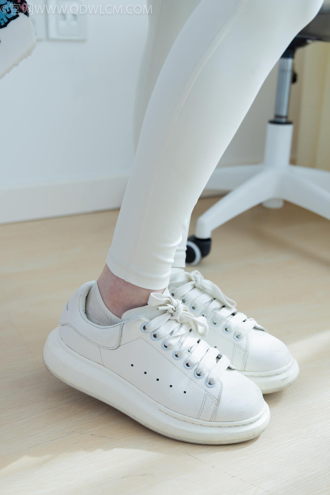 图片[8]-精选勿恋传媒 NO.2276 闪闪-板鞋、白船袜、蓝船袜、裸足[142P]-草丛看图