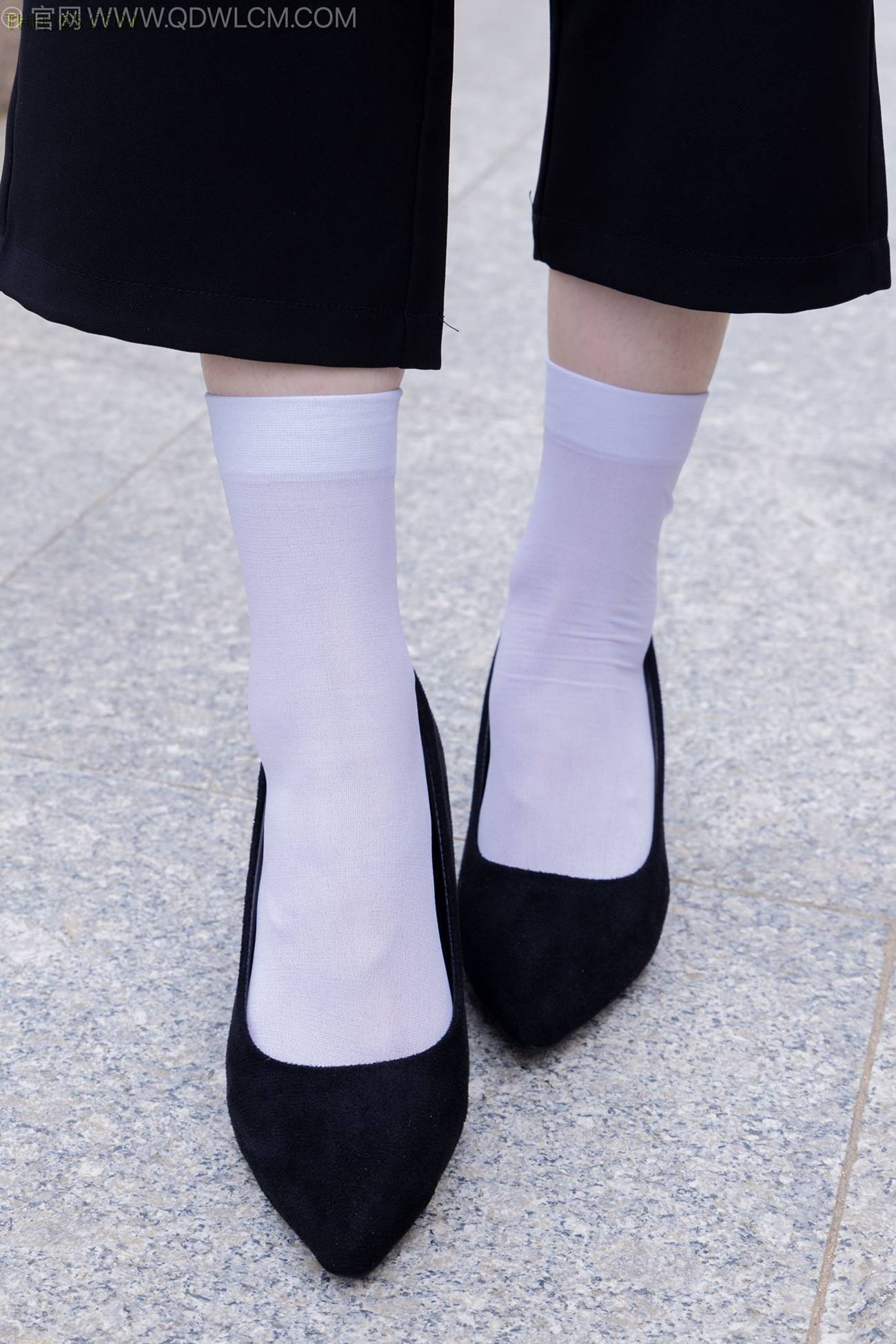 图片[5]-精选勿恋传媒 NO.2238 小酒-高跟鞋、短白丝、ol至服户外[138P]-草丛看图