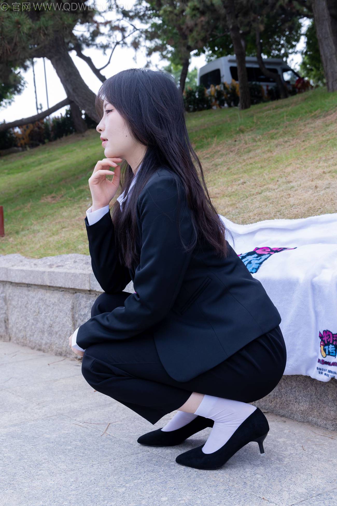 图片[8]-精选勿恋传媒 NO.2238 小酒-高跟鞋、短白丝、ol至服户外[138P]-草丛看图