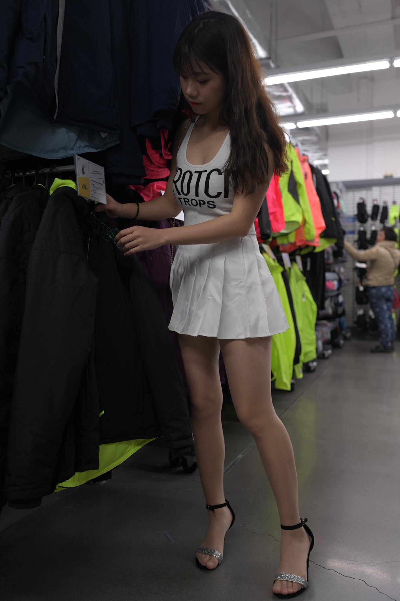 图片[1]-精选魔镜街拍 NO.085 程生街拍作品 – 买东西的依依 [72P]-草丛看图