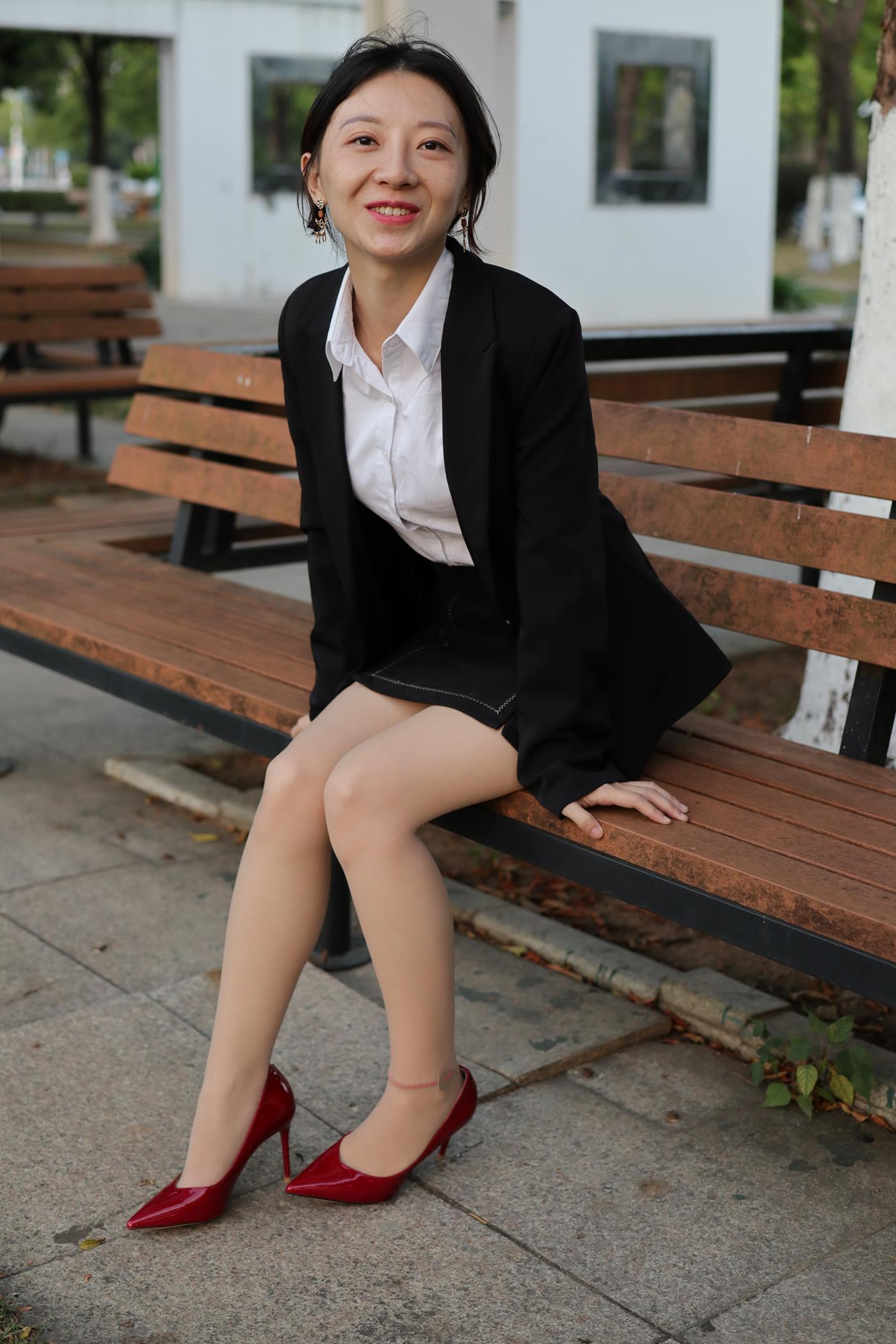 图片[4]-精选魔镜街拍 NO.067 红色高跟肉丝OL [84P]-草丛看图