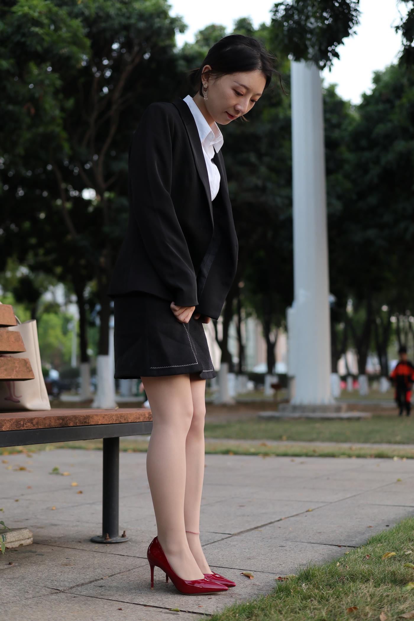 图片[8]-精选魔镜街拍 NO.067 红色高跟肉丝OL [84P]-草丛看图