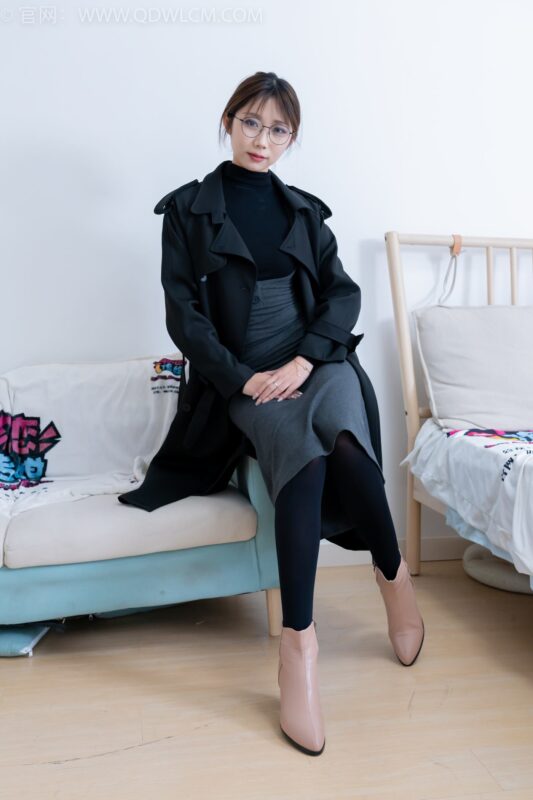 精选勿恋传媒 NO.2247 泡泡-短靴、厚黑丝、皮筋绑脚老头乐挠脚剧情[150P]-草丛看图