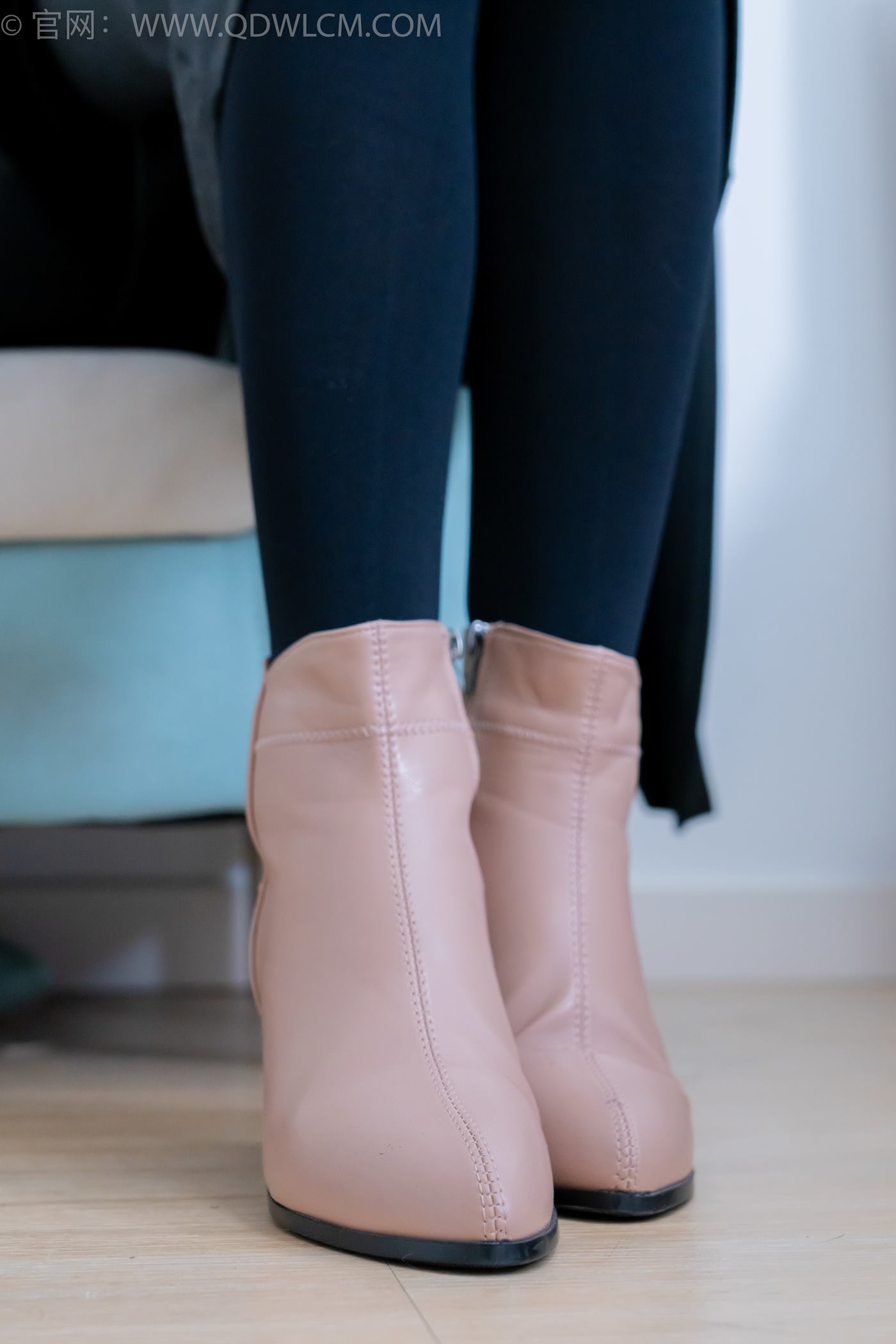 图片[7]-精选勿恋传媒 NO.2247 泡泡-短靴、厚黑丝、皮筋绑脚老头乐挠脚剧情[150P]-草丛看图