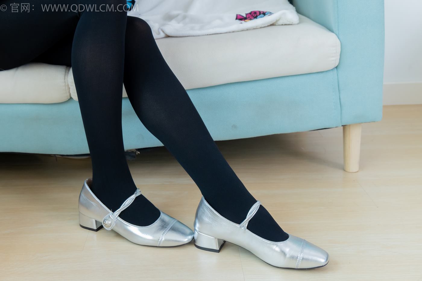 图片[2]-精选勿恋传媒 NO.2249 小影-低跟鞋、厚黑丝[119P]-草丛看图