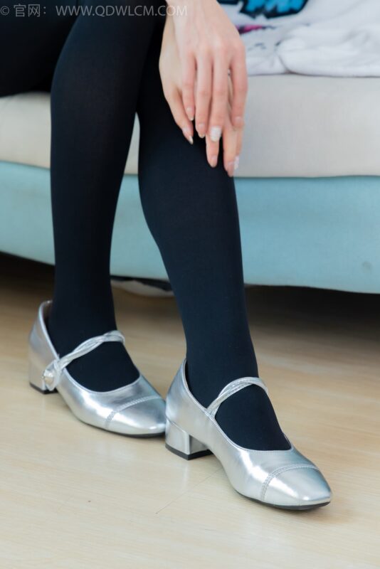 精选勿恋传媒 NO.2249 小影-低跟鞋、厚黑丝[119P]-草丛看图