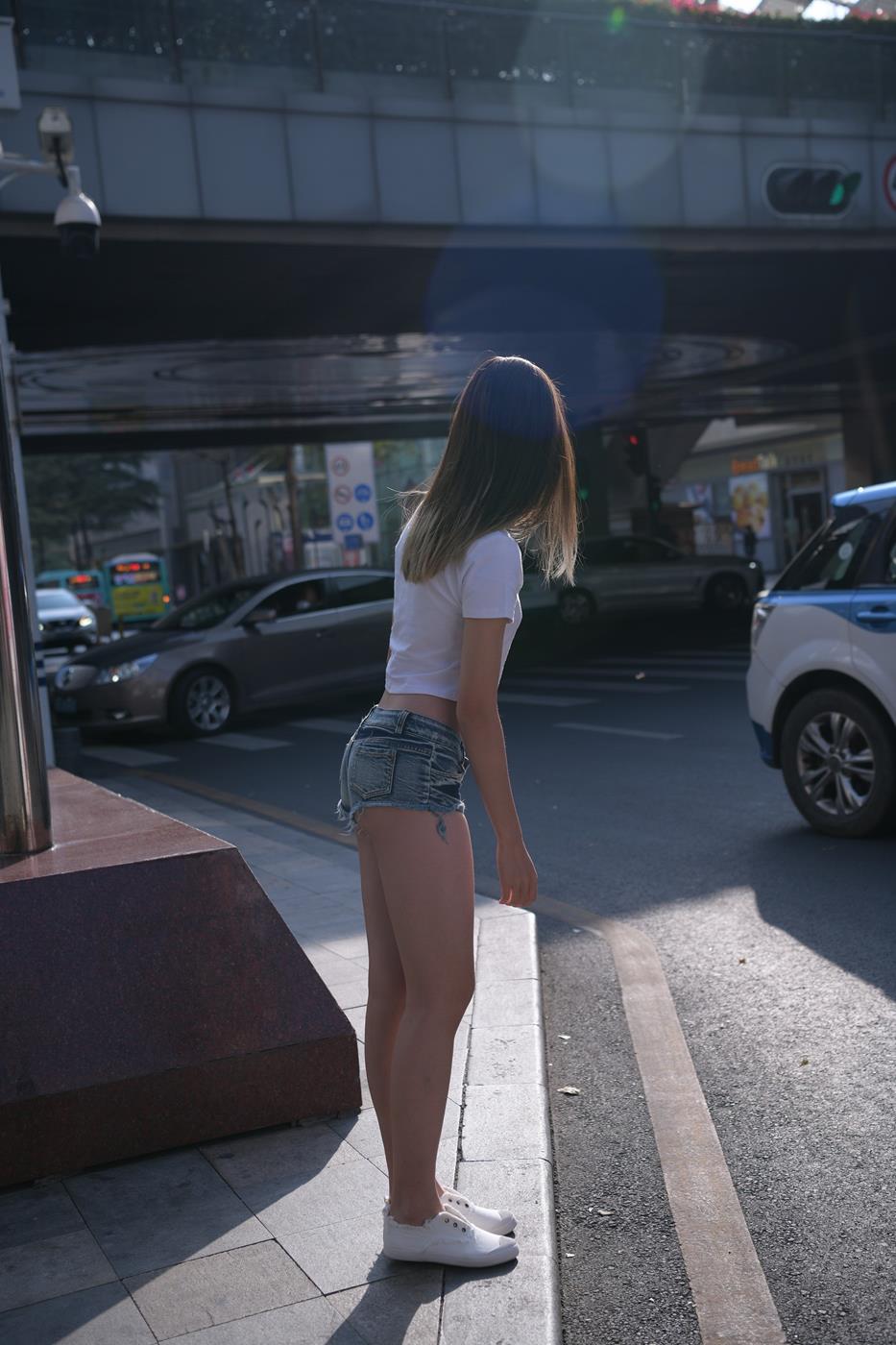 图片[6]-精选魔镜街拍 NO.126 非常的牛仔热裤女孩 [47P]-草丛看图