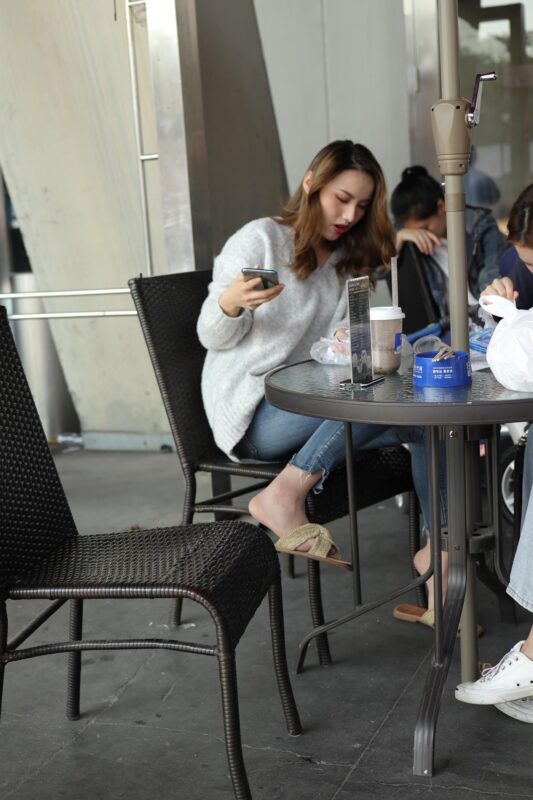 精选魔镜街拍 NO.058 搭讪午餐的裤里丝 [61P]-草丛看图