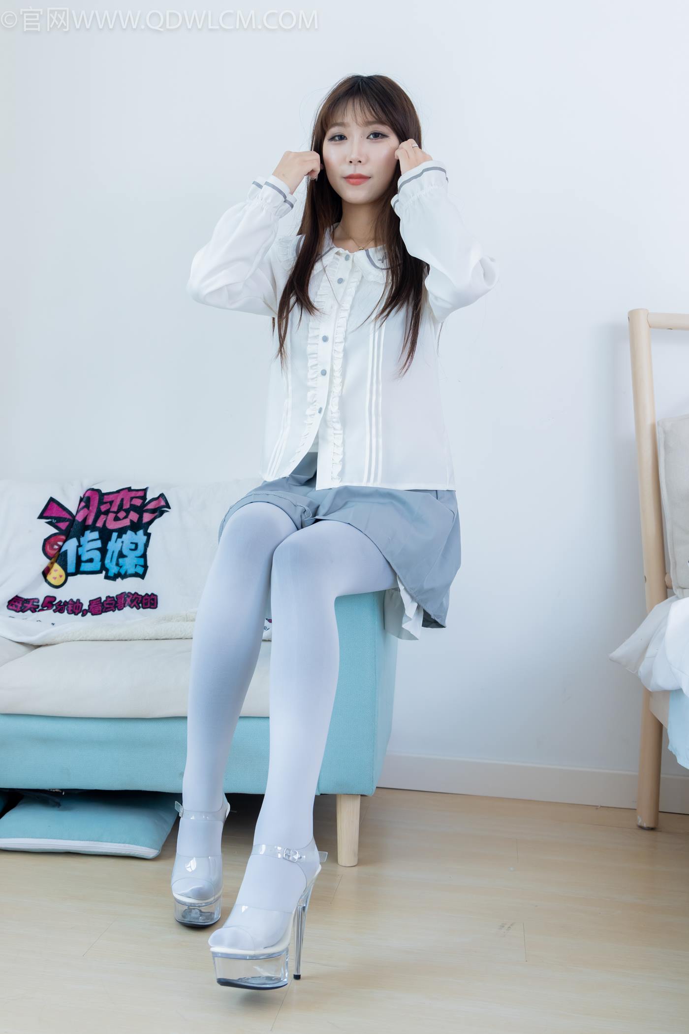 图片[3]-精选勿恋传媒 NO.2278 泡泡-高跟凉鞋、厚灰丝、厚黑丝、厚白丝[140P]-草丛看图