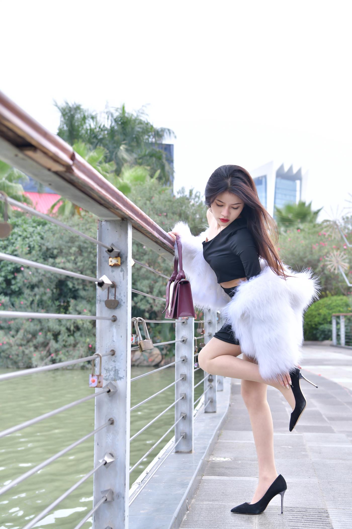 图片[2]-精选魔镜街拍 NO.065 黑色包臀裙气质小解解搭配细跟小高跟 [80P]-草丛看图