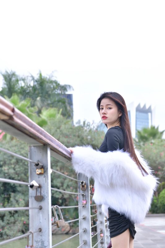 精选魔镜街拍 NO.065 黑色包臀裙气质小解解搭配细跟小高跟 [80P]-草丛看图