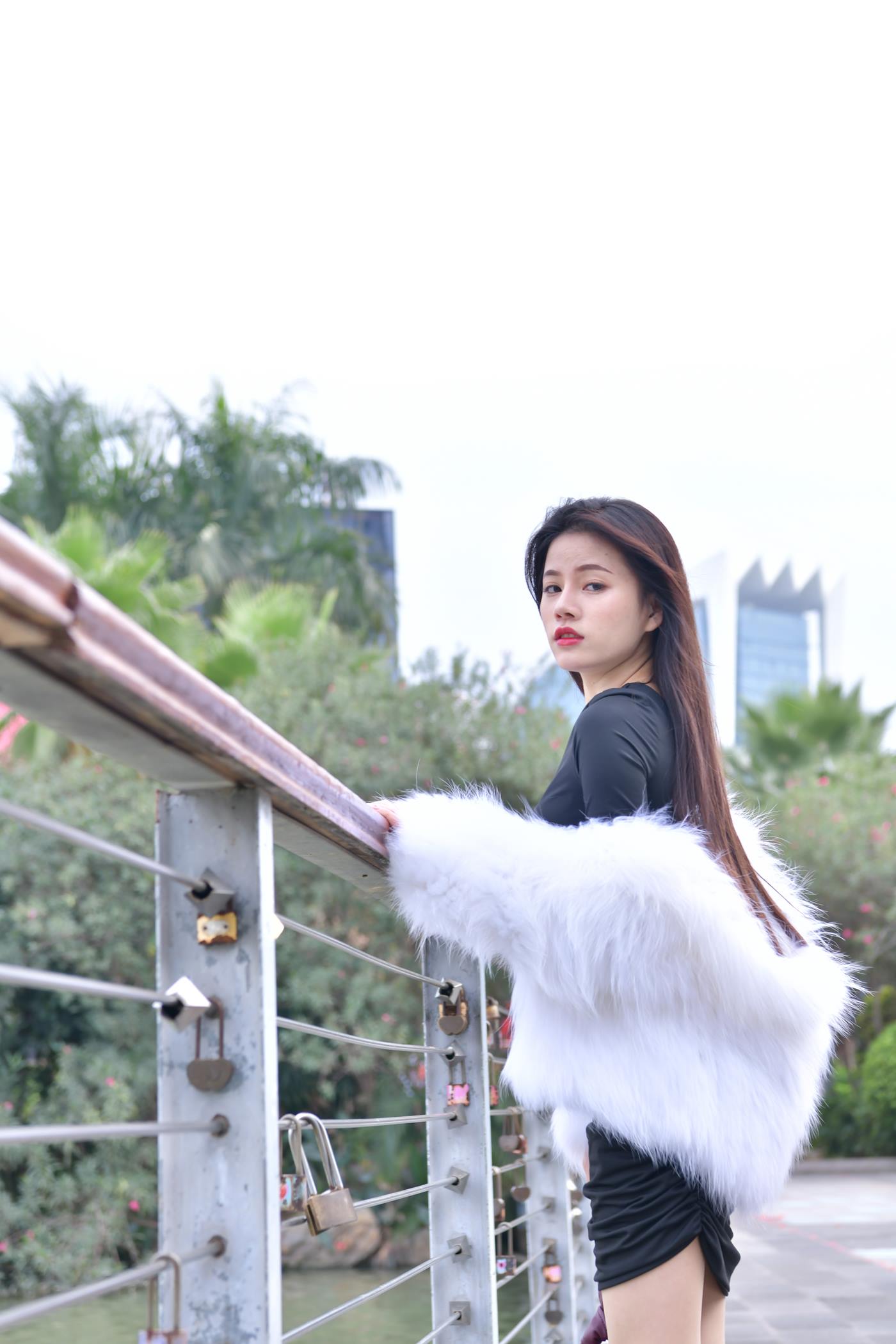 图片[1]-精选魔镜街拍 NO.065 黑色包臀裙气质小解解搭配细跟小高跟 [80P]-草丛看图