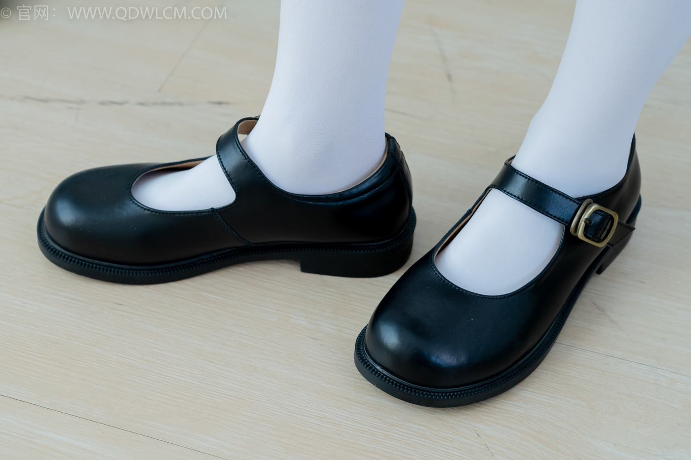 图片[3]-精选勿恋传媒 NO.2244 菜菜-皮鞋、厚白丝、jk至服、皮筋绑脚老头乐挠脚剧情[160P]-草丛看图