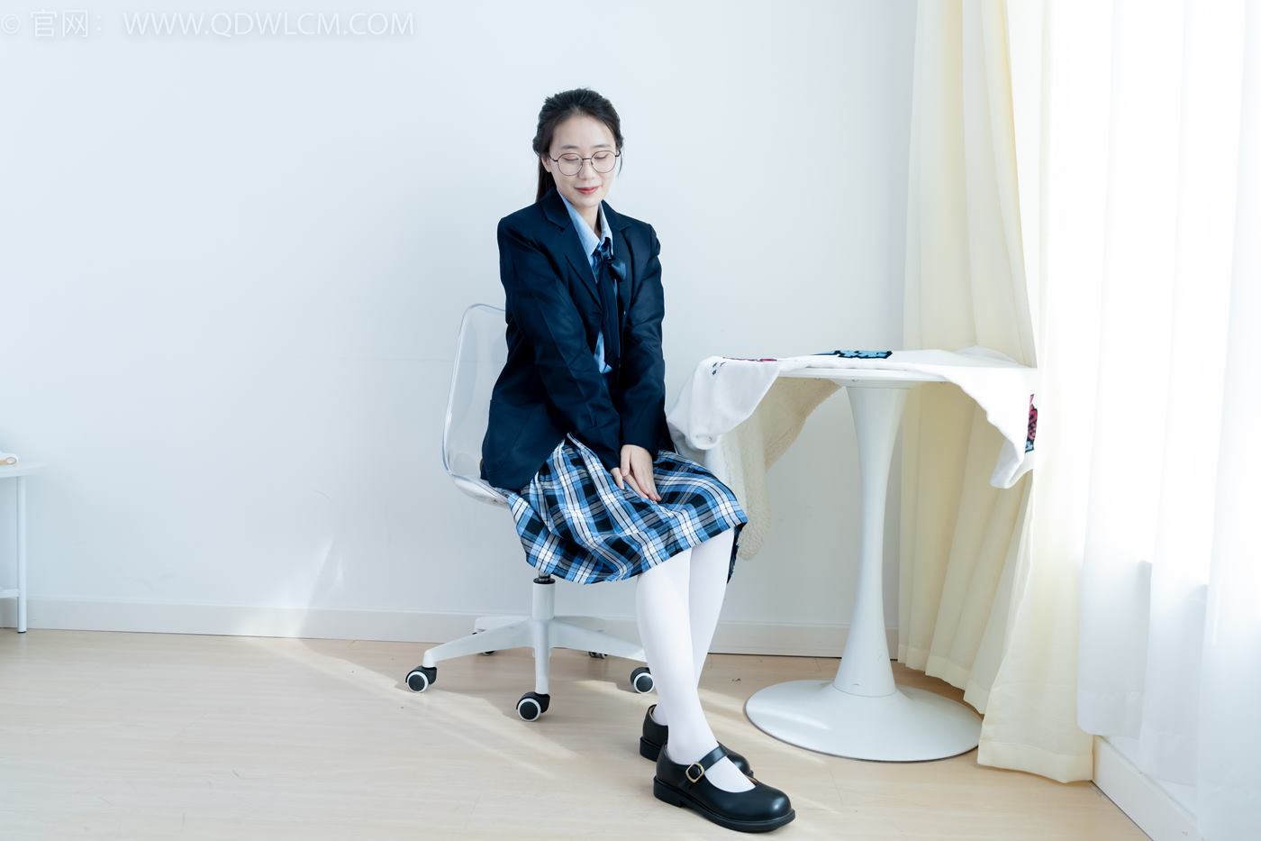 图片[6]-精选勿恋传媒 NO.2244 菜菜-皮鞋、厚白丝、jk至服、皮筋绑脚老头乐挠脚剧情[160P]-草丛看图