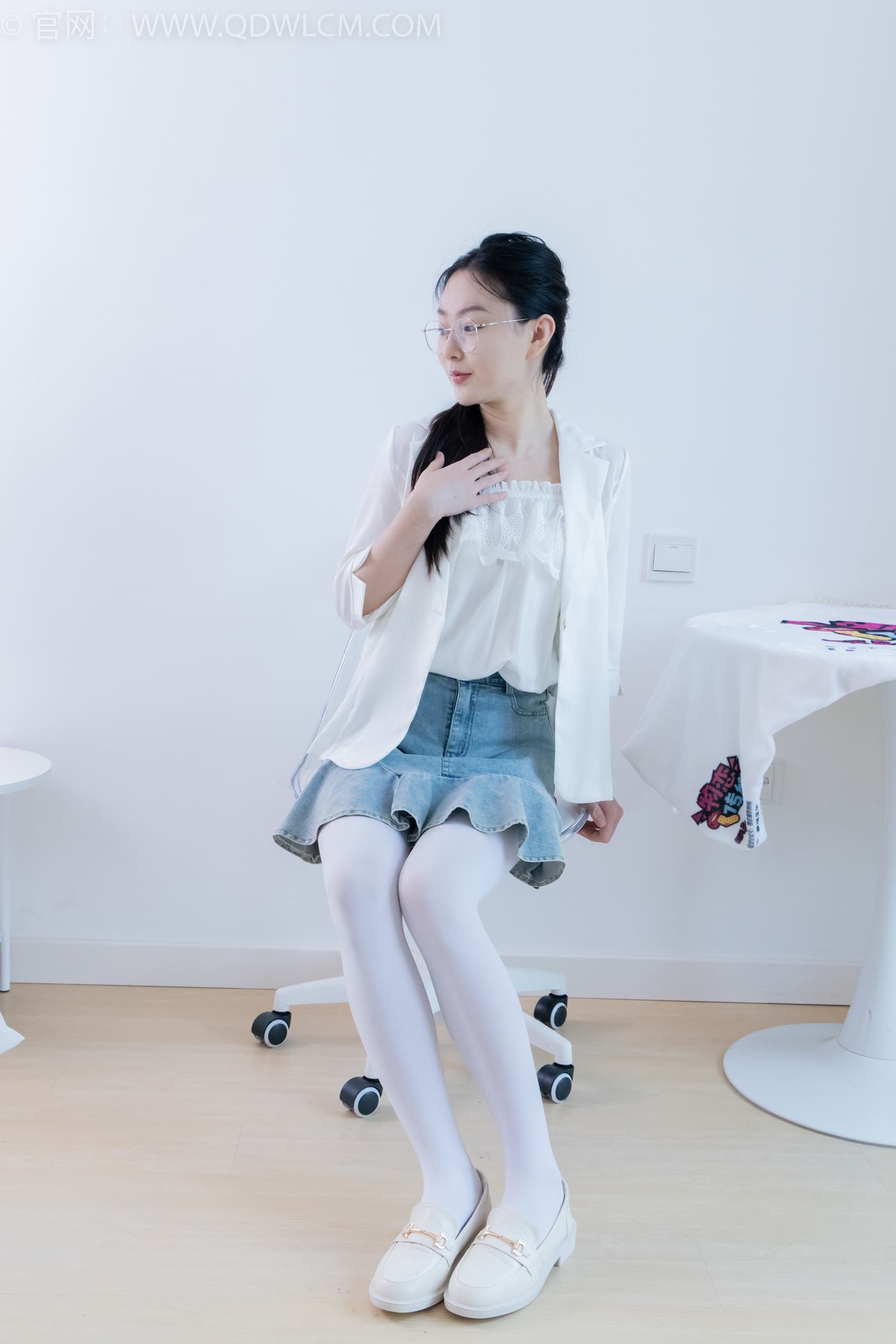 图片[2]-精选勿恋传媒 NO.2246 美兔-皮鞋、厚白丝、皮筋绑脚老头乐挠脚剧情[125P]-草丛看图