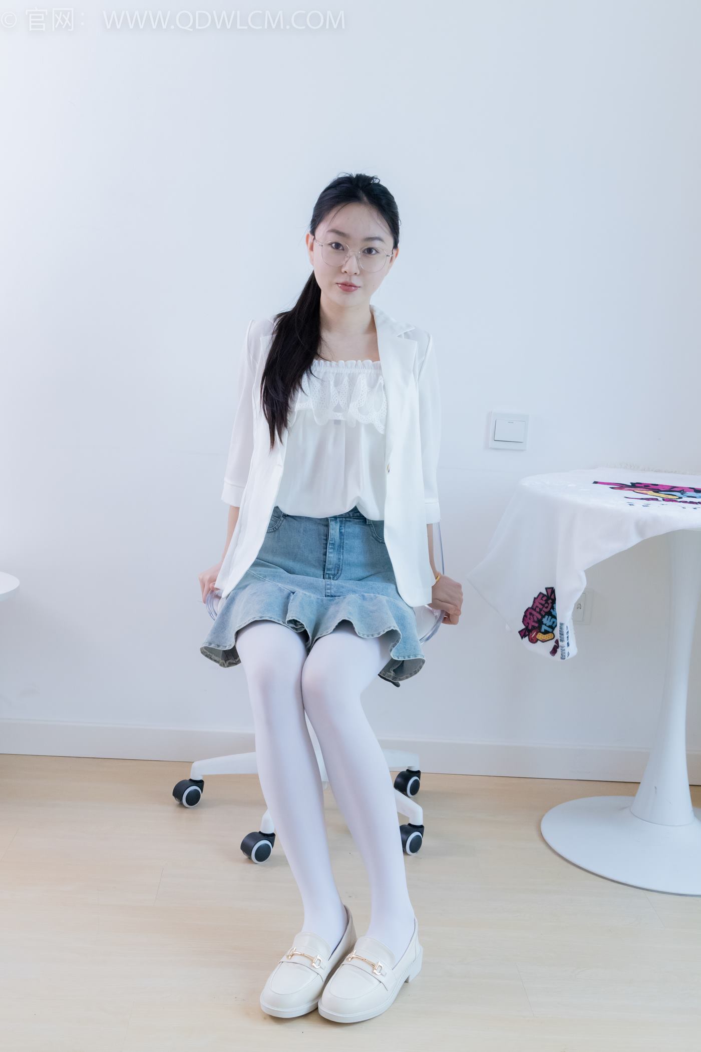 图片[4]-精选勿恋传媒 NO.2246 美兔-皮鞋、厚白丝、皮筋绑脚老头乐挠脚剧情[125P]-草丛看图