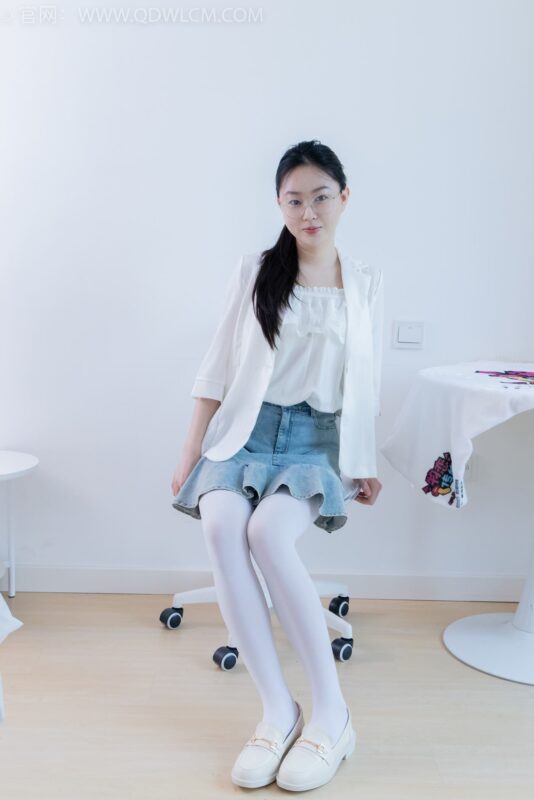 精选勿恋传媒 NO.2246 美兔-皮鞋、厚白丝、皮筋绑脚老头乐挠脚剧情[125P]-草丛看图