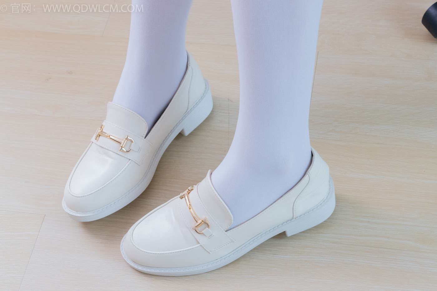 图片[7]-精选勿恋传媒 NO.2246 美兔-皮鞋、厚白丝、皮筋绑脚老头乐挠脚剧情[125P]-草丛看图