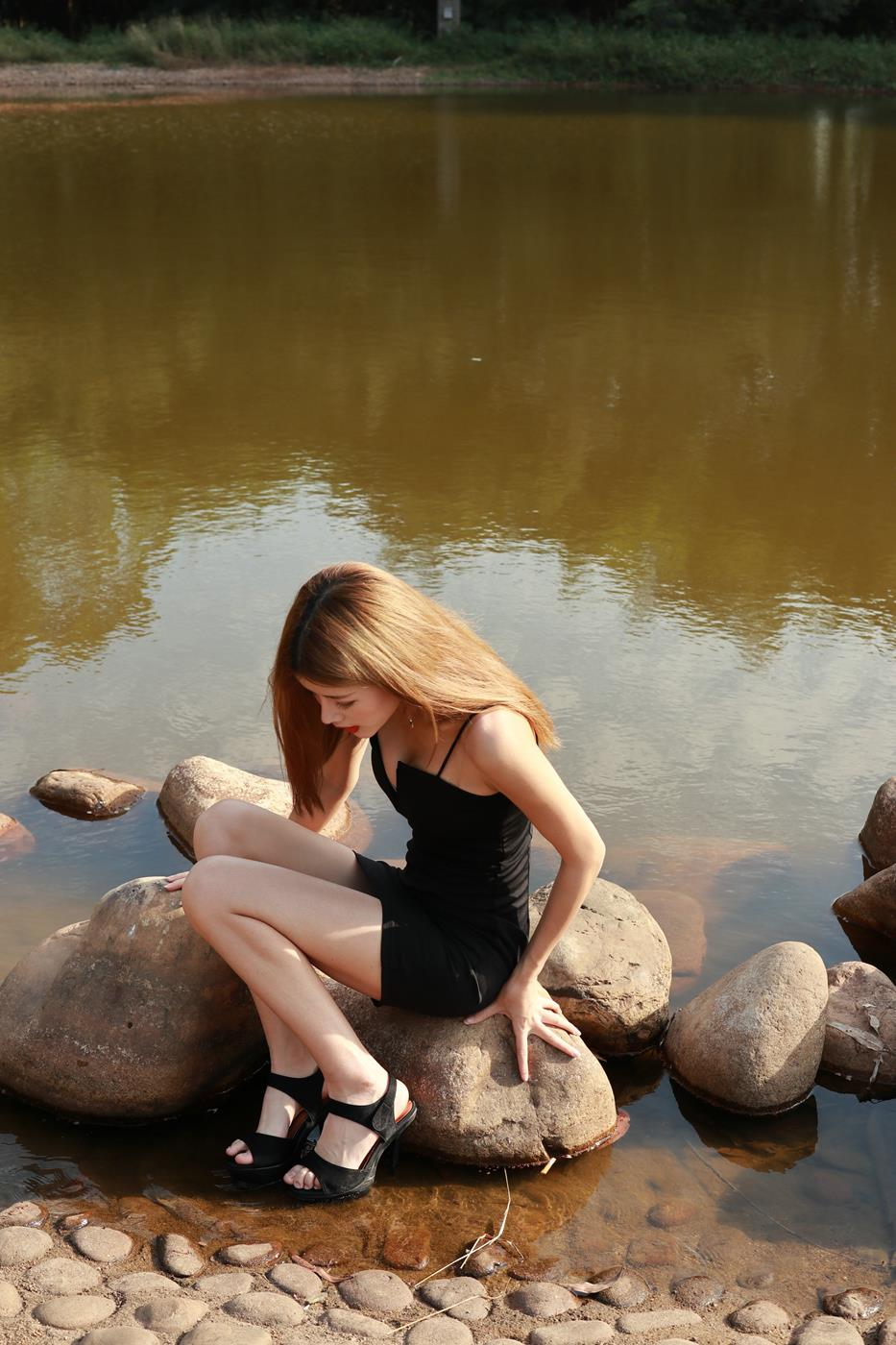 图片[3]-精选魔镜街拍 NO.143 魔鬼身材 [84P]-草丛看图