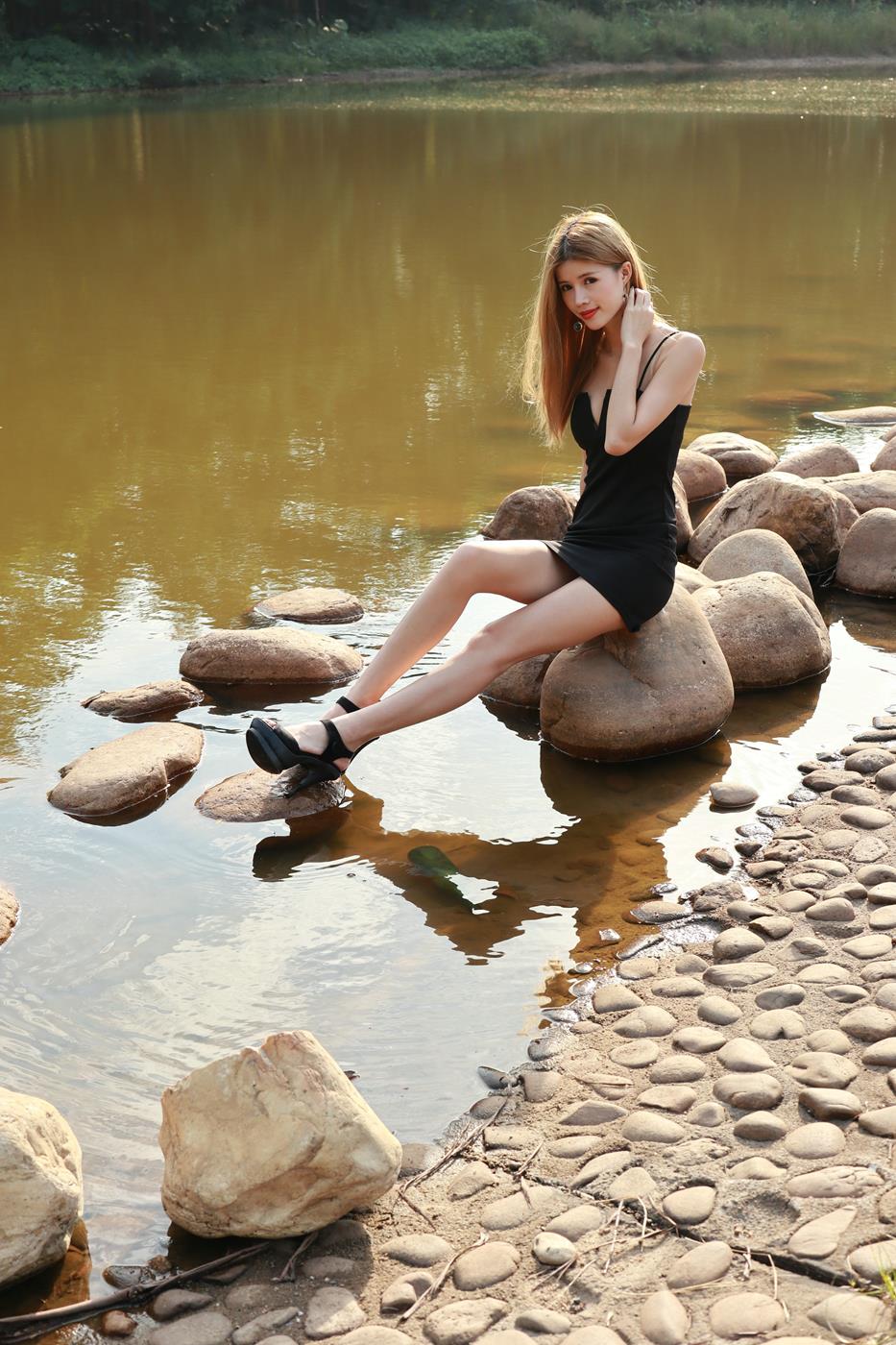 图片[6]-精选魔镜街拍 NO.143 魔鬼身材 [84P]-草丛看图