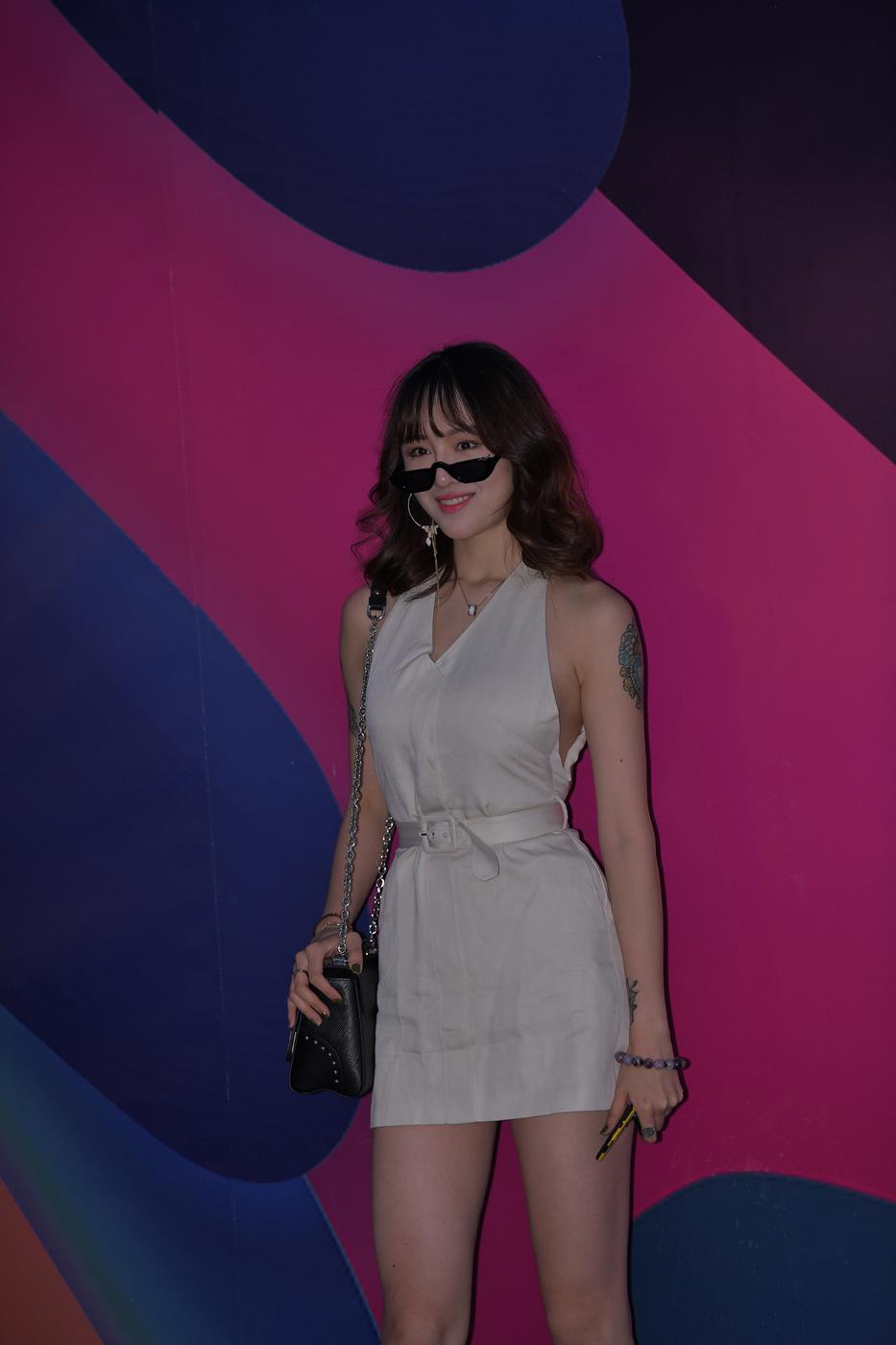 图片[4]-精选精选街拍作品 NO.1565 红石街拍作品 – 高跟裸背长腿美女[43P]-草丛看图