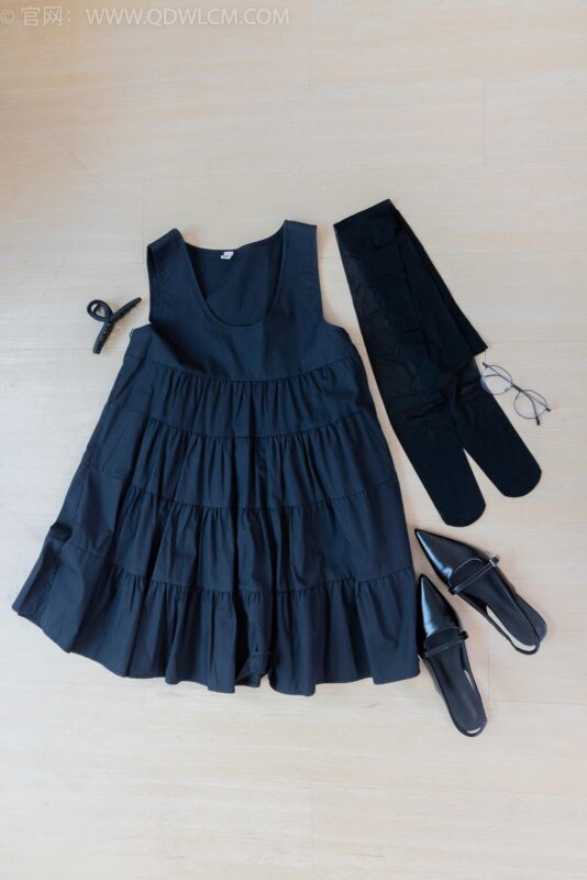 精选勿恋传媒 NO.2257 小影-平底鞋、薄黑丝脚尖加固款[108P]-草丛看图