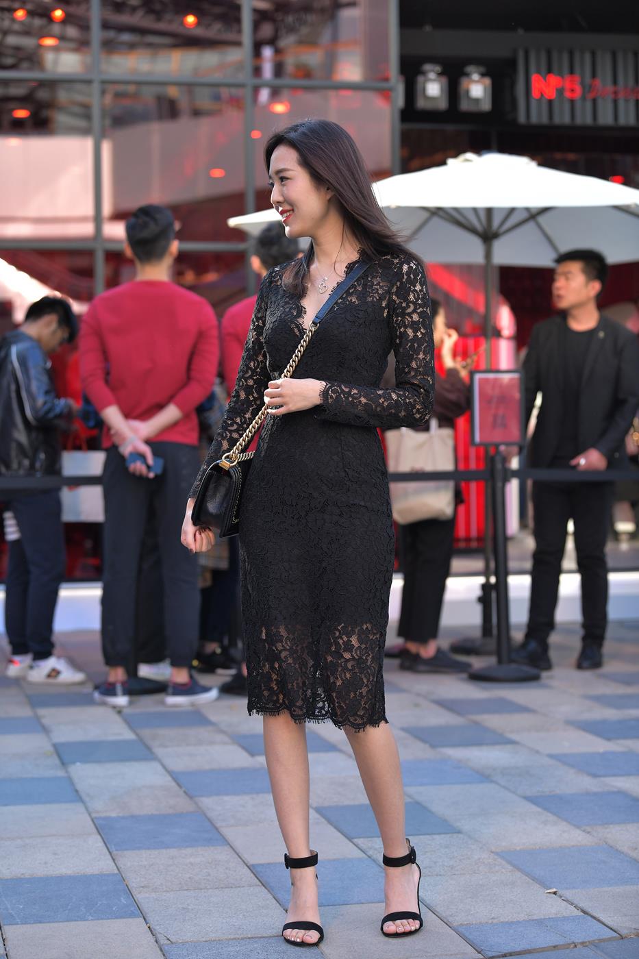 图片[2]-精选精选街拍作品 NO.1567 红石街拍作品 – 镂空长裙X感漂亮[58P]-草丛看图