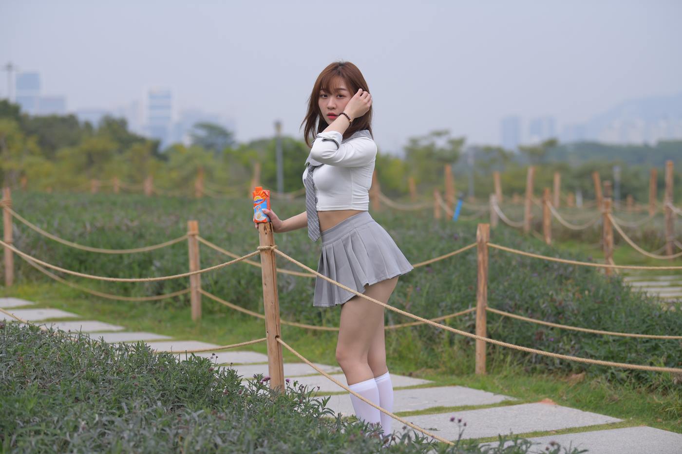 图片[2]-精选魔镜街拍 NO.095 动人的小百褶裙美女 [72P]-草丛看图