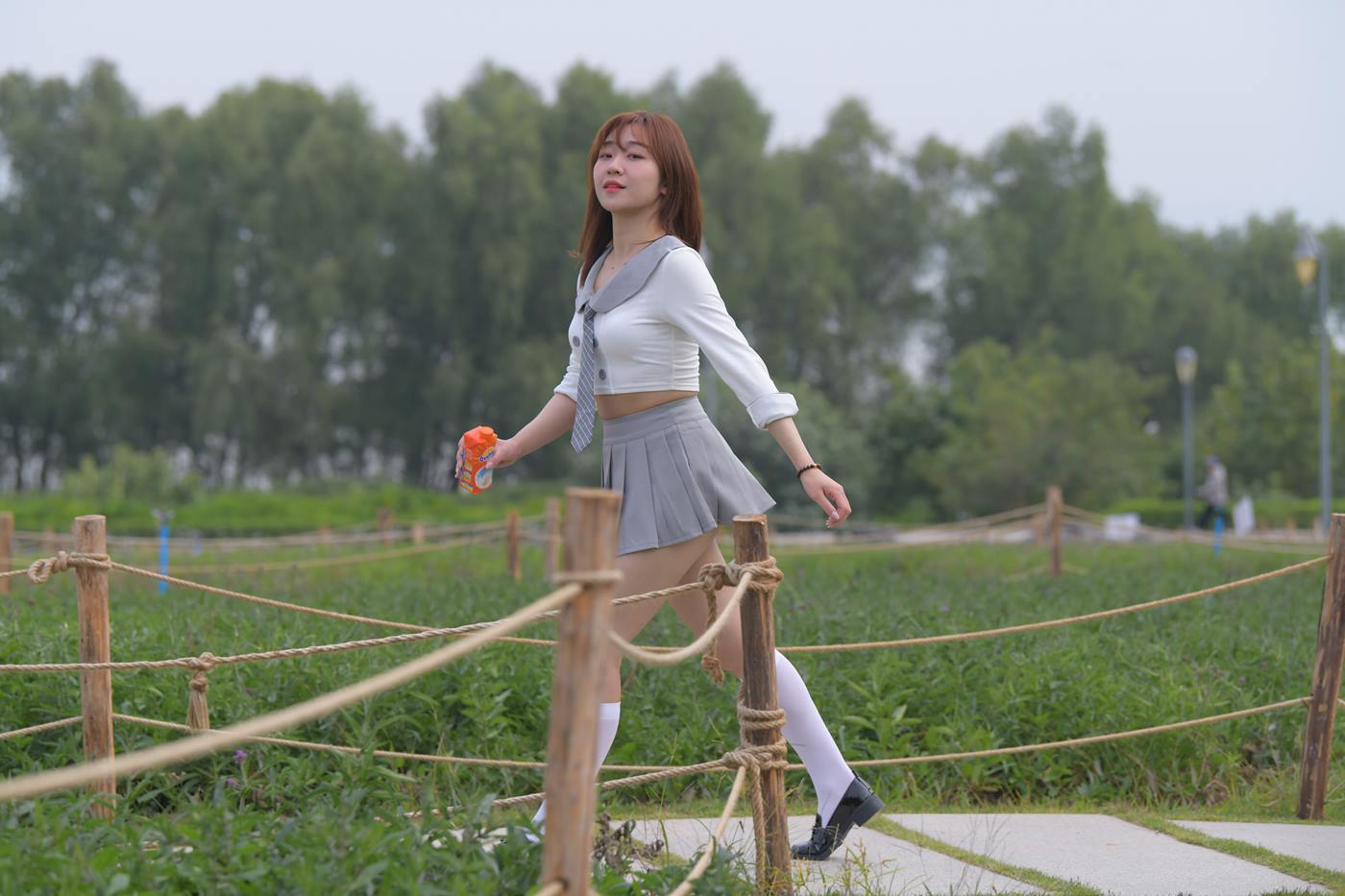 图片[4]-精选魔镜街拍 NO.095 动人的小百褶裙美女 [72P]-草丛看图