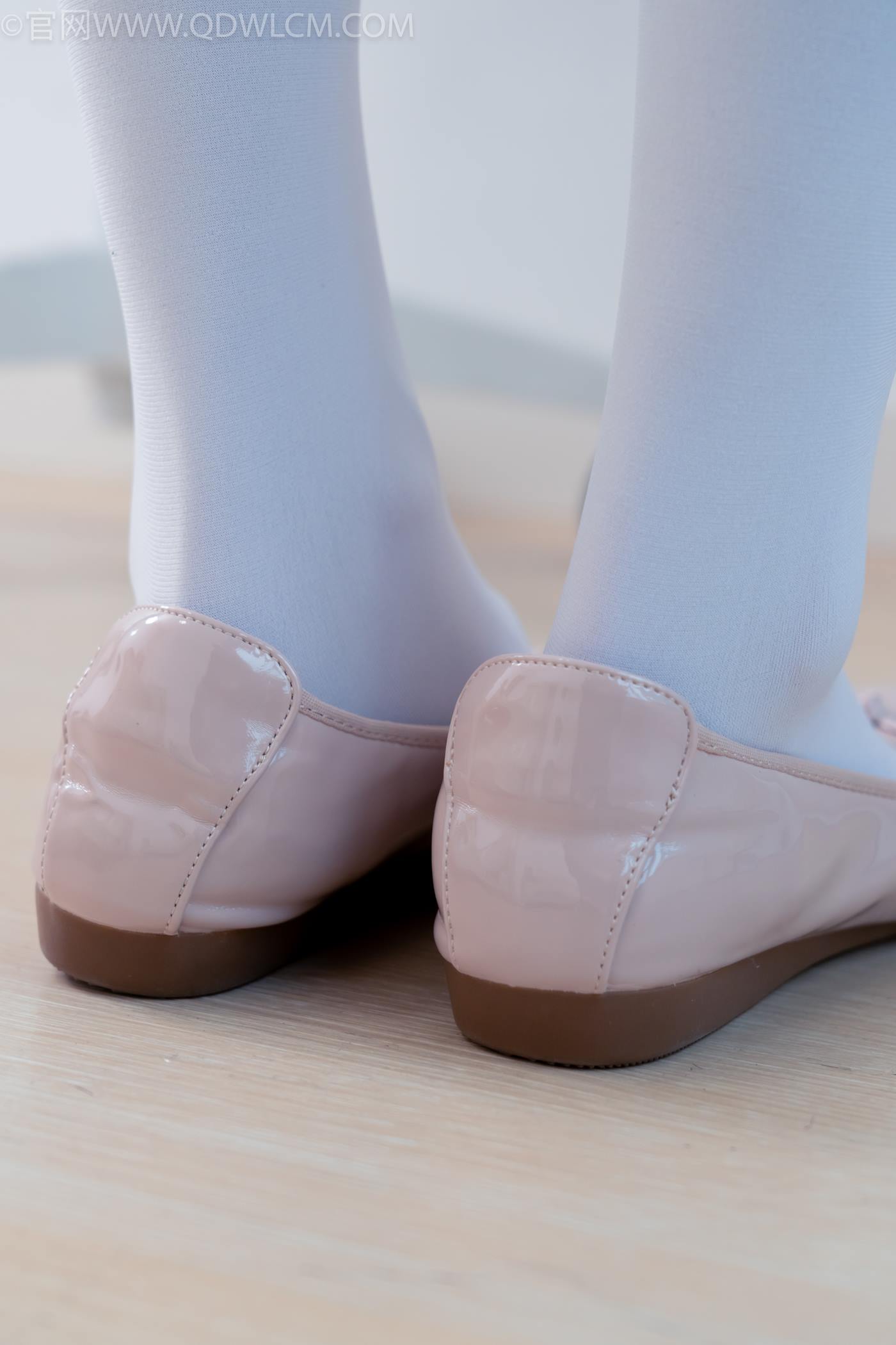 图片[8]-精选勿恋传媒 NO.2268 茯苓-平底鞋、厚白丝、皮筋绑脚老头乐挠脚剧情[135P]-草丛看图